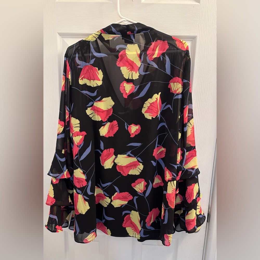 City Chic Black and Pink Floral Ruffled Bell Sleeve Blouse size 18 - Picture 3 of 12